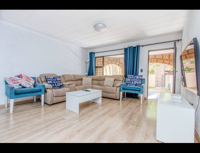 3 BEDROOM SECTIONAL TITLE TO LET IN MORNINGSIDE